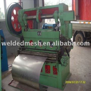 Expanded metal mesh machine