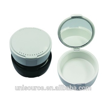 Denture fresh holder with mirror