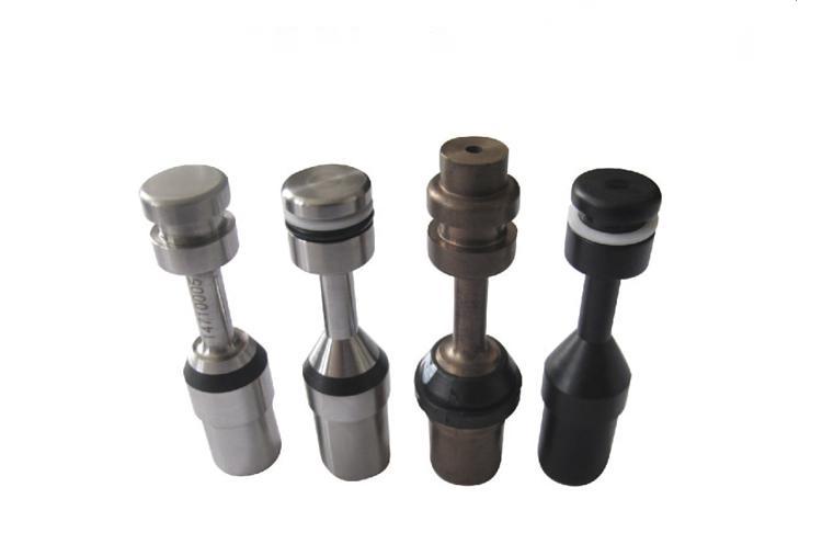 High-pressure sealing valve core of a launch vehicle