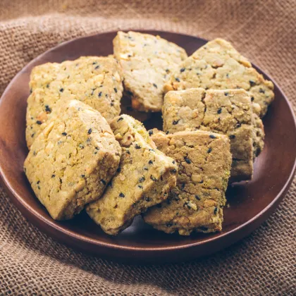 Xylitol sesame buckwheat crisp