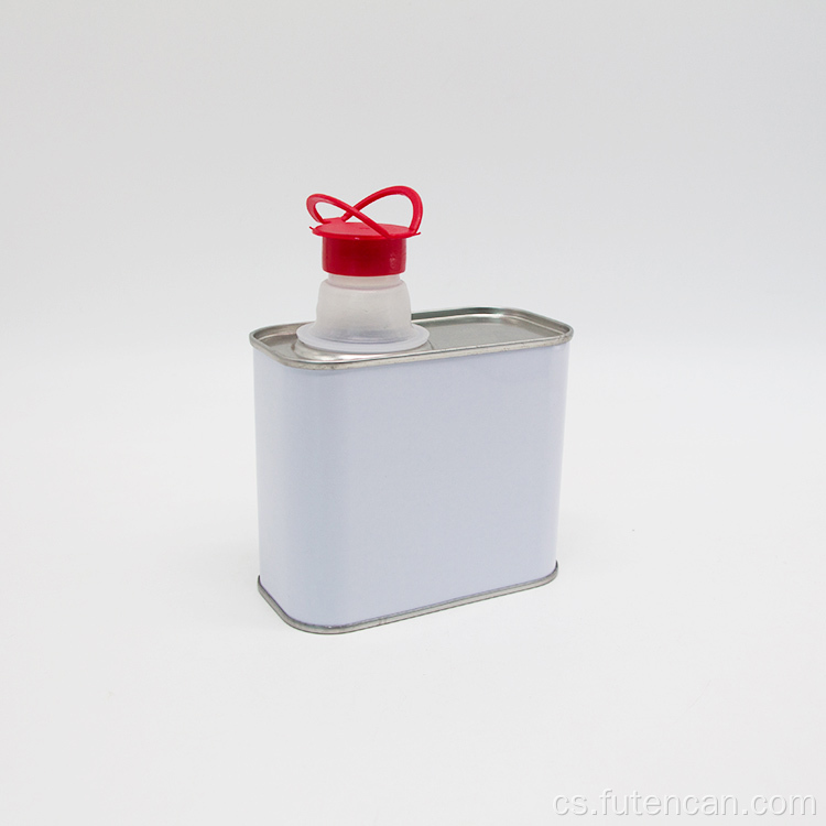 Plechovka na motorový olej o objemu 500 ml