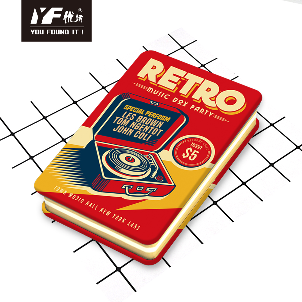 Cuaderno de tapa metálica con cartel de música retro