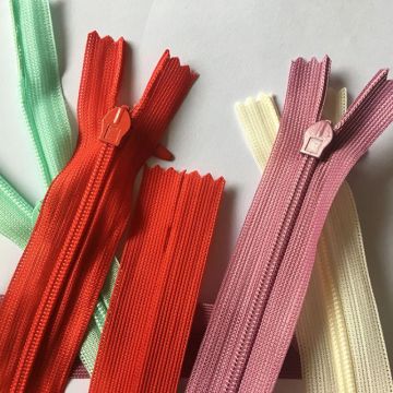 Zíperes de nylon de 12 polegadas de design agradável para saia