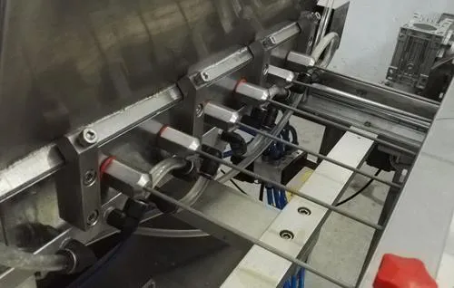 Popular Bread/ cake cream filling/ injecting machine--YuFeng