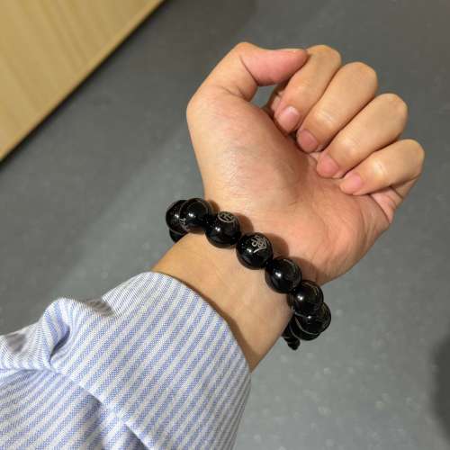 Чысты тытанавы бранзалет з пацеркі