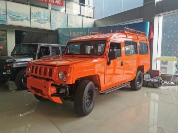 BAW Warrior: OFF - Jalan 4WD SUV, 5 - 8 tempat duduk, kanan - Pemanduan tangan, GAS - Powered