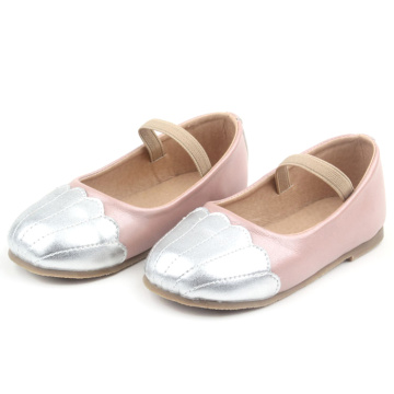 Симпатичные кожаные розовые детские модельные туфли для девочек