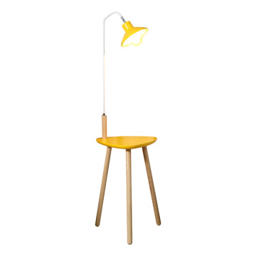 Lampe de lecture LEDER en bois jaune
