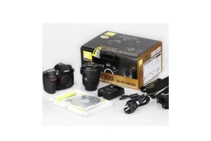 Nikon D7100 24MP Digital SLR Camera 18-200VR lens kit