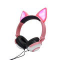 Sensitivitas 103dB headphone murah yang lucu dengan cahaya warna-warni