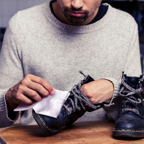 Khăn lau giày logo in họa tiết chấm bi