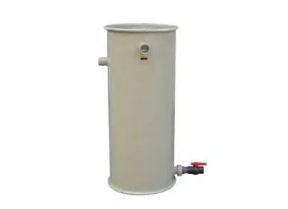 Vertical flow sedimentation filter