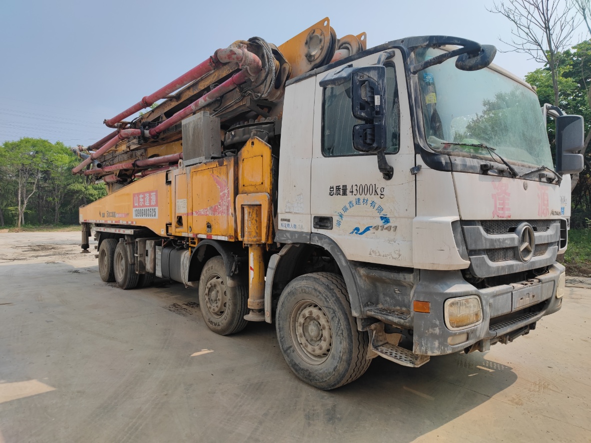 XCMG Mercedes-Benz 56-meter HB56K