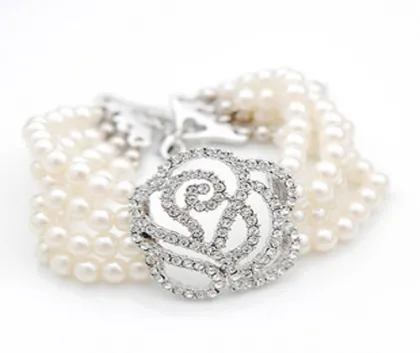 charm pearl bracelet