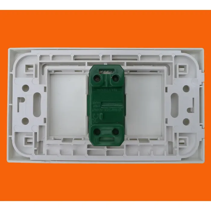 Дизайн настенных выключателей в американском стиле