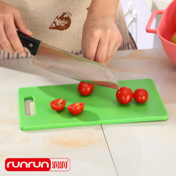 Прочная и стильная пластиковая красочная разделочная доска