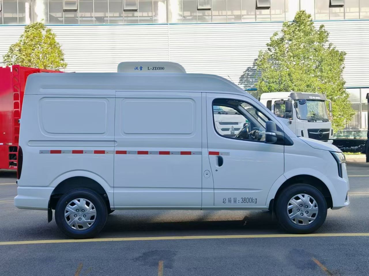 MAXUS bread refrigerated van with Euro VI emission