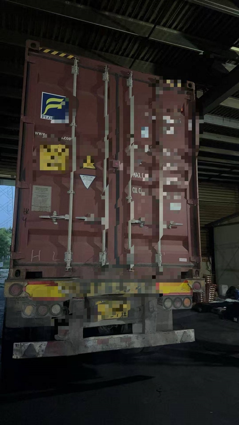 Ruisilaifu Motorcycle Tires Set Sail for South Africa! Two Containers Shipped Simultaneously, Showcasing New Heights of "Made in China"