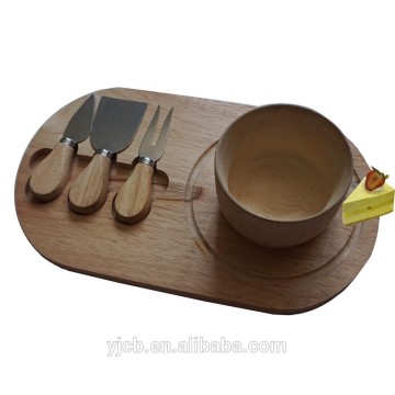 Papan keju kayu getah dengan set mangkuk buluh