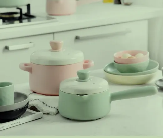 Two handle linest ender casserole dish with lid