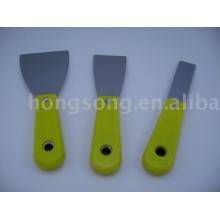 SCRAPER WITH PLASTIC HANDLE