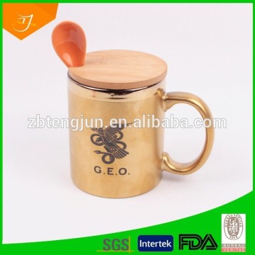 golden ceramic mug with wooden lid and spoon, ceramic coffee mug with lid and spoon
