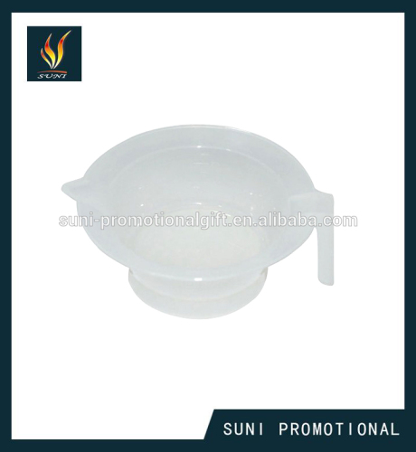 Plastic mixing bowl with handle