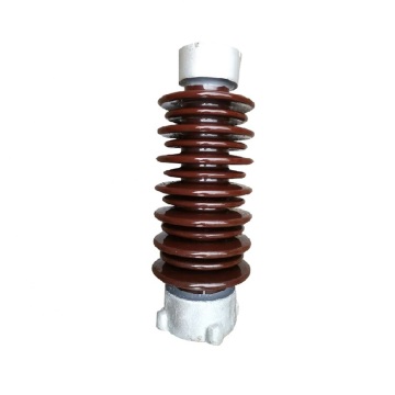 Aislador cerámico de alto voltaje utilizado en líneas de transmisión