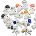 Καυτές πωλήσεις Flatback Astronauts Resin Spaceman Figurines Cabochons για βραχιόλι κολιέ σκουλαρίκια Παραγωγή κλιπ μαλλιών