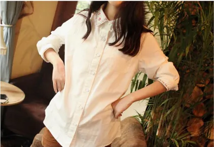 Women's flower embroidery shirt