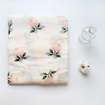 Manta de muselina bebé con estampado de rosas
