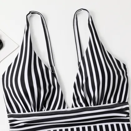 2024 Striped One Piece Swimsuit: Vintage Swimwear for Beach and Bathing