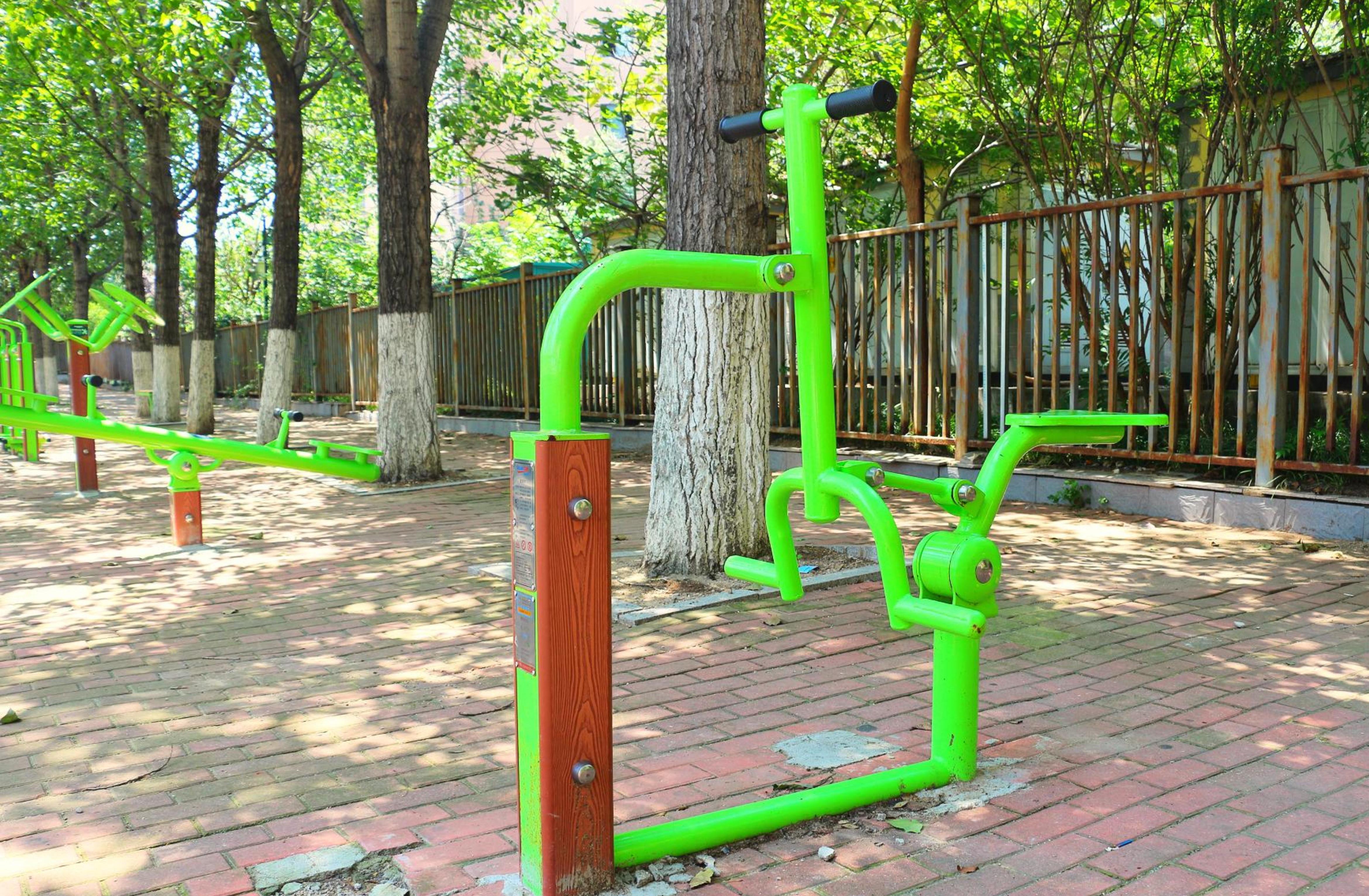 Outdoor fitness equipment