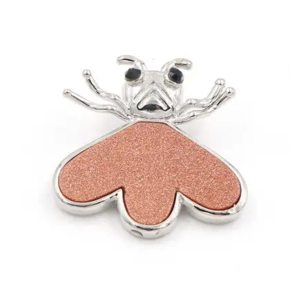 Natural Crystal Little Bee Pendant: A Stylish and Feminine Jewelry Accessory in Pine Stone