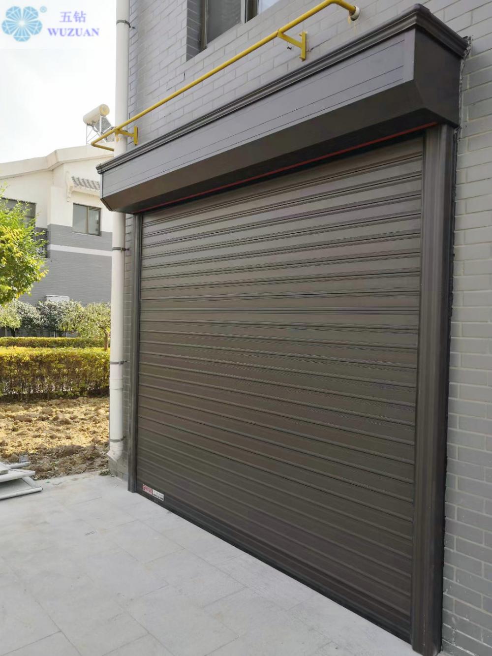 Anti-theft aluminium alloy rolling door