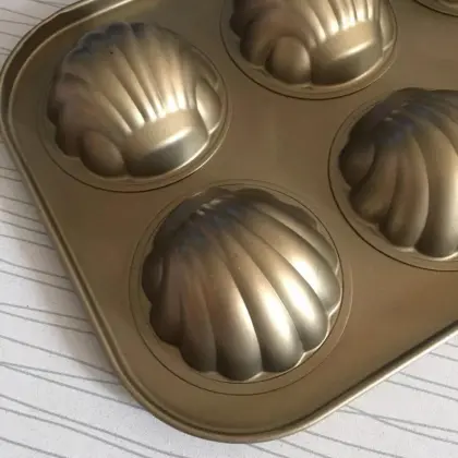 Golden 6-cup Madeleine Shell Cake Pan Molds