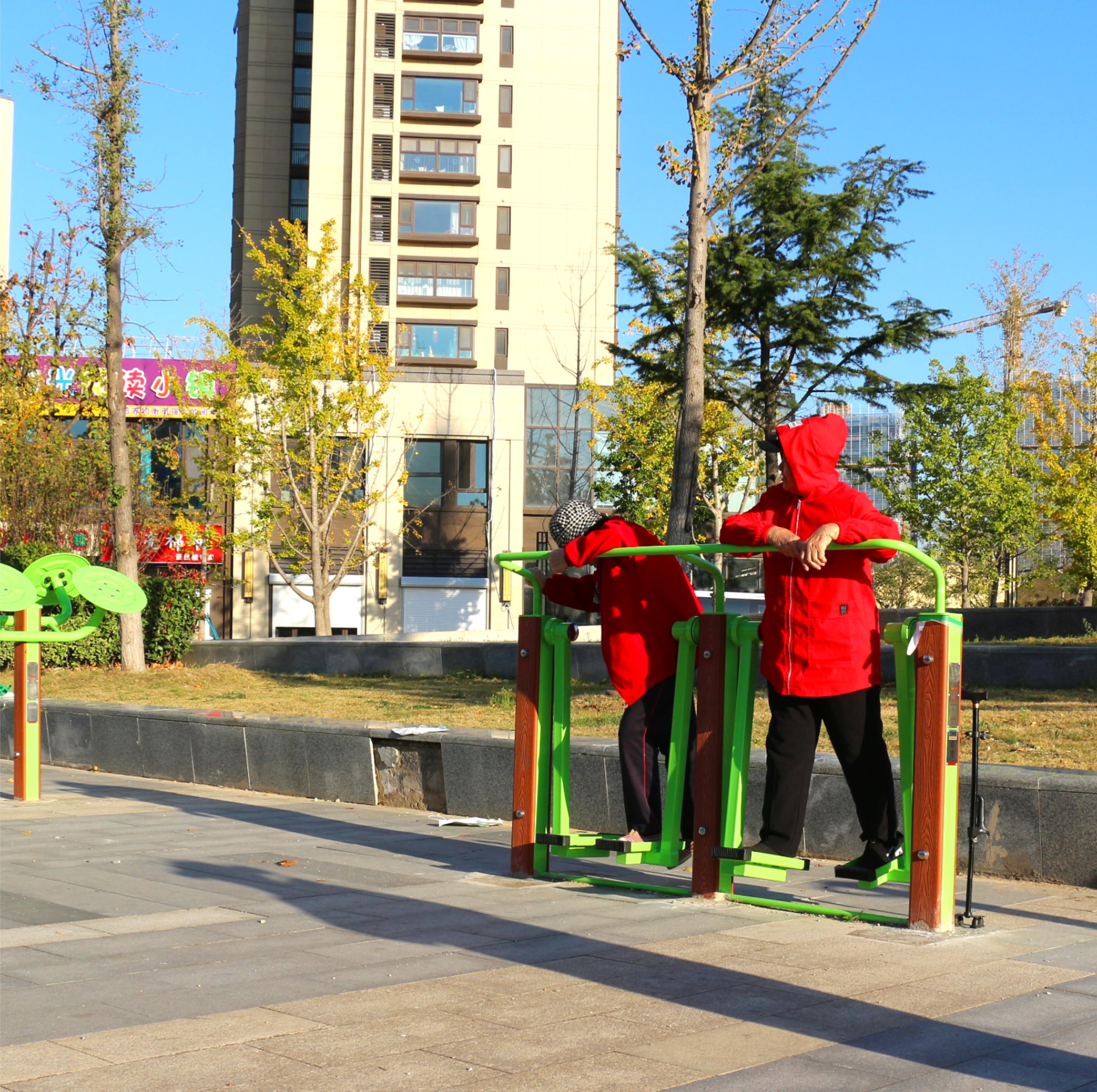 outdoor fitness equipment