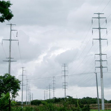 Polo de acero de transmisión galvanizado de 7,5 m de inmersión en caliente