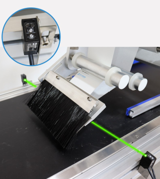 Mesin pelabelan automatik untuk kantung plastik, beg, dan karton dengan permukaan rata