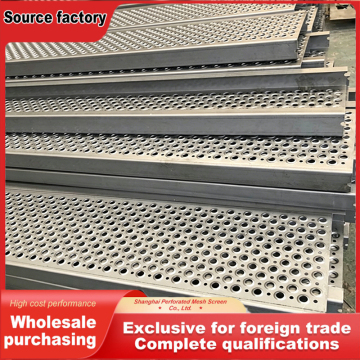 Anti-Slip Plate with Hybrid Hole Patterns