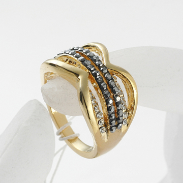 Royal Design Gold Plated women rings with Rhinestones Surrounded Crystal Rings for woman wholesale