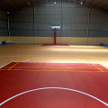 屋内バスケットボールコートのフローリング