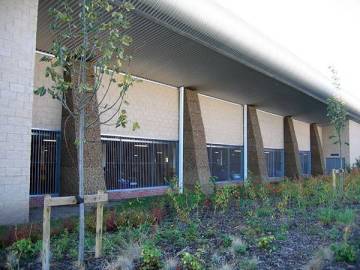 Gabion wall can provide shade and decorate facades.
