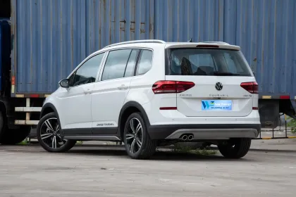 Volkswagen Touran 280TSI DSG Frontier Version - 7 Seater Luxury MPV