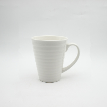 Moderne minimalistische Kaffeetasse handgefertigte Keramikbecher