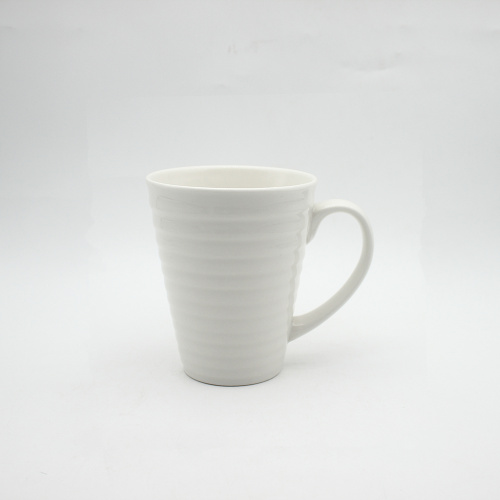 Yeni varış ucuz seramik beyaz seramik kabartmalı kahve kupa