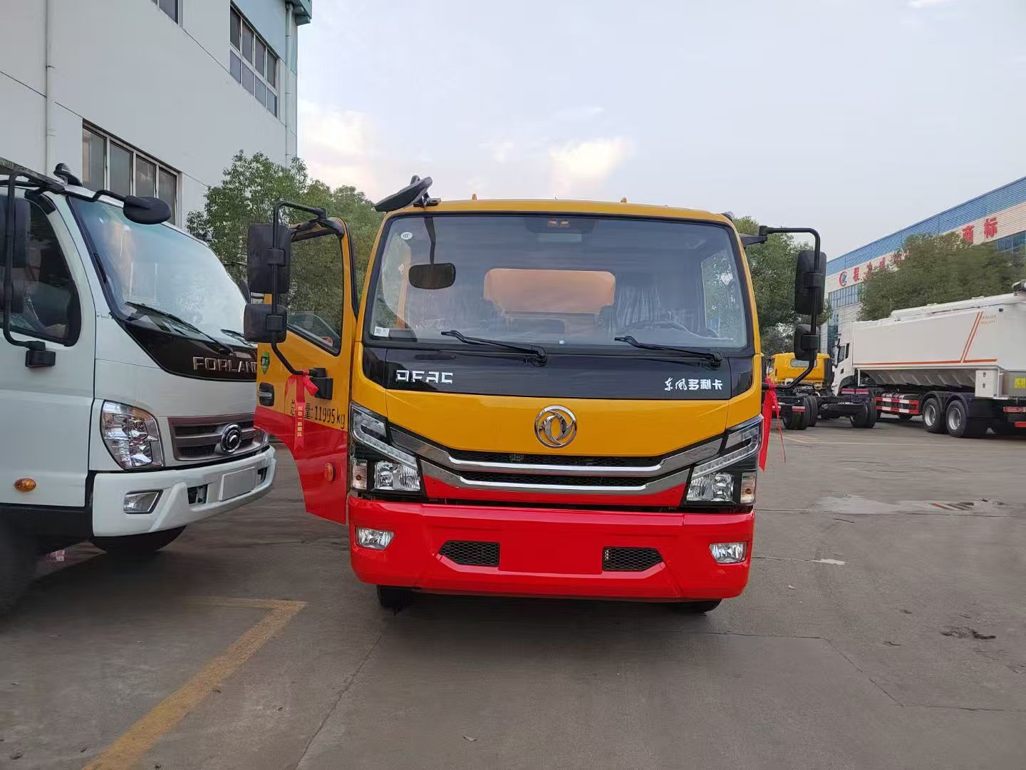 Reliable Dongfeng Vacuum Sewage Truck for Municipal Services