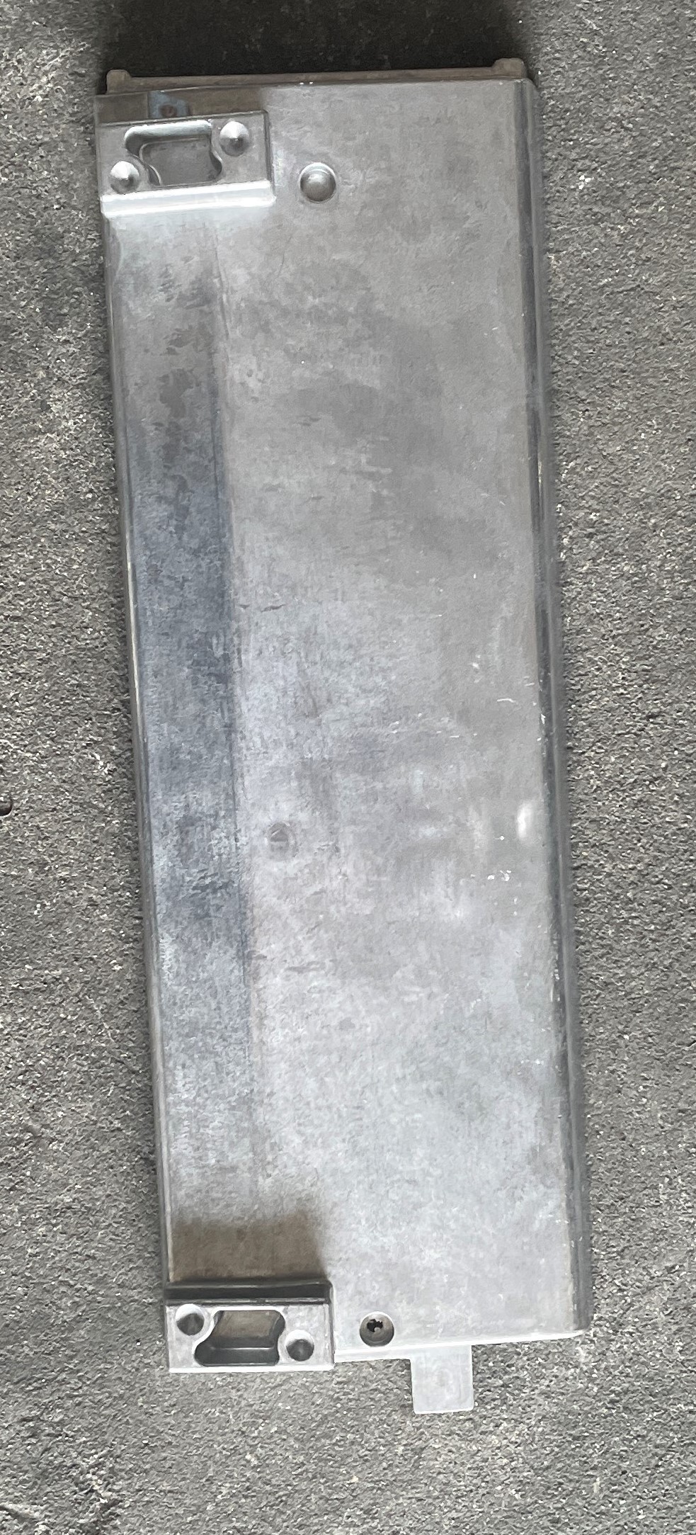 Die cast aluminum groove box cover plate