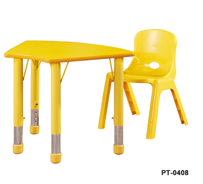 Tables et chaises spécialement conçues pour la maternelle