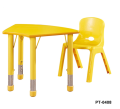 유치원을위한 특별히 설계된 테이블과 의자